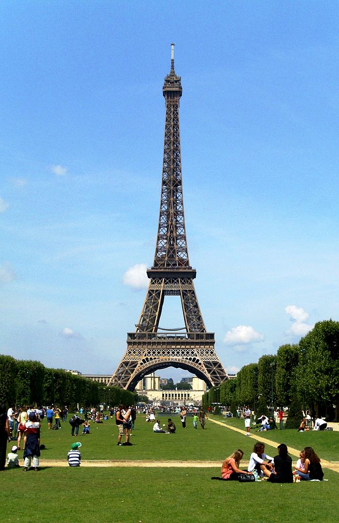665px-Eiffel_Tower_Paris_01