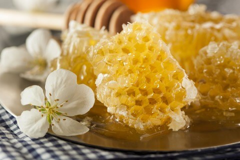 bigstock-Organic-Raw-Golden-Honey-Comb-65130340-480x320