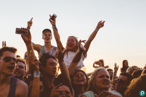 People-on-shoudlers-at-festival